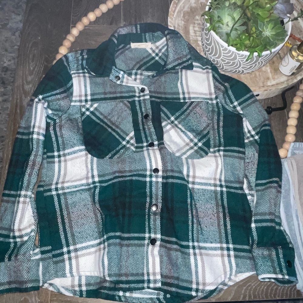 Shacket, size S in green, beige and white plaid, button up, brand Ecothreads